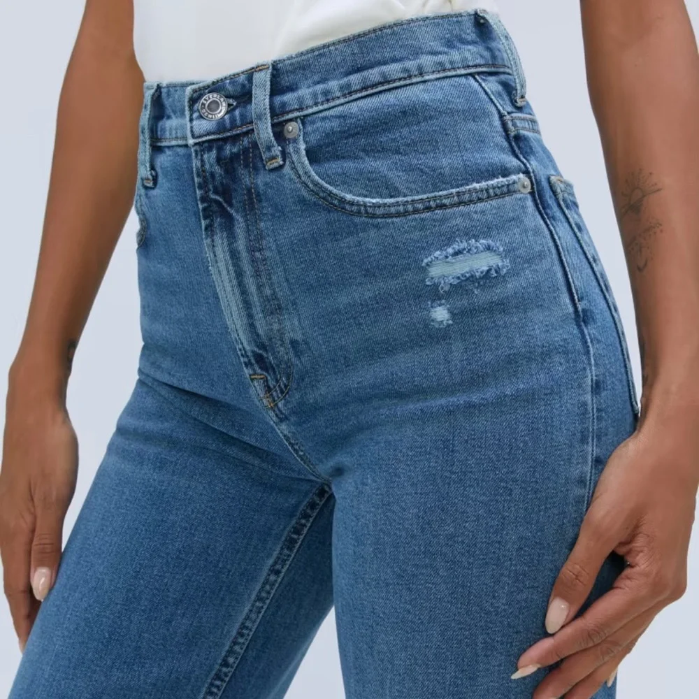 Women’s Organic Cotton High-Rise Jeans - Picture 4 of 4